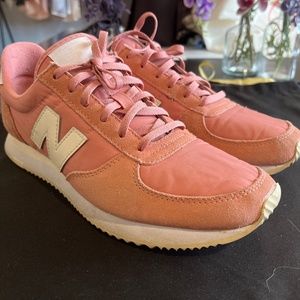 New Balance Pink